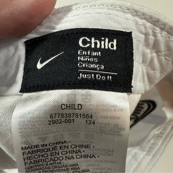 Nike Kids White and Black Hat - Picture 9 of 9